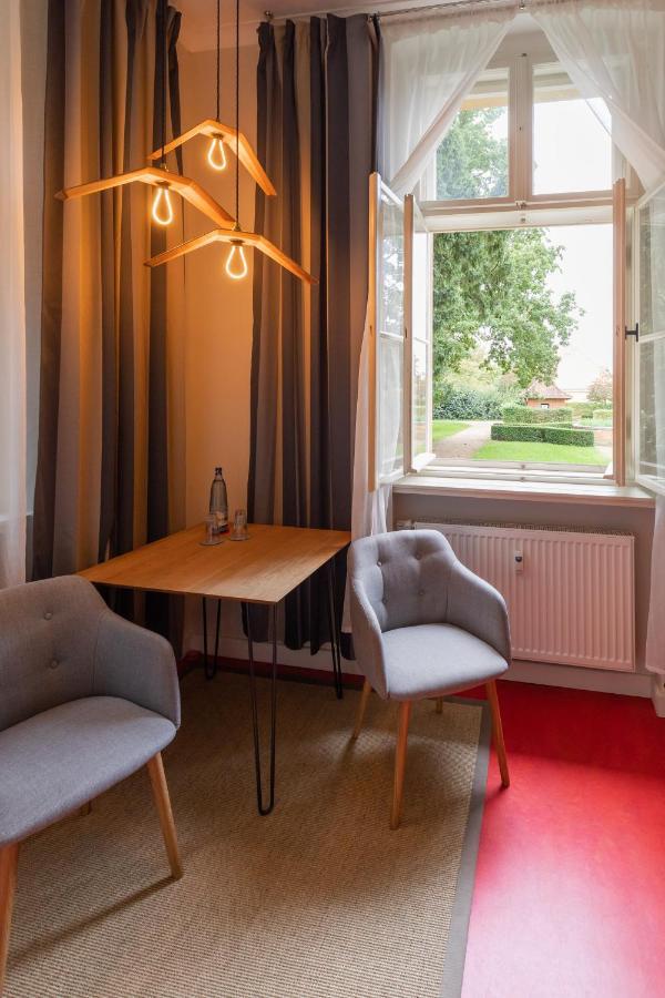 Kavaliershaus Krumke - Gaestehaus Im Schlosspark - Schluesselbox - Kein Tv Hotel Bagian luar foto