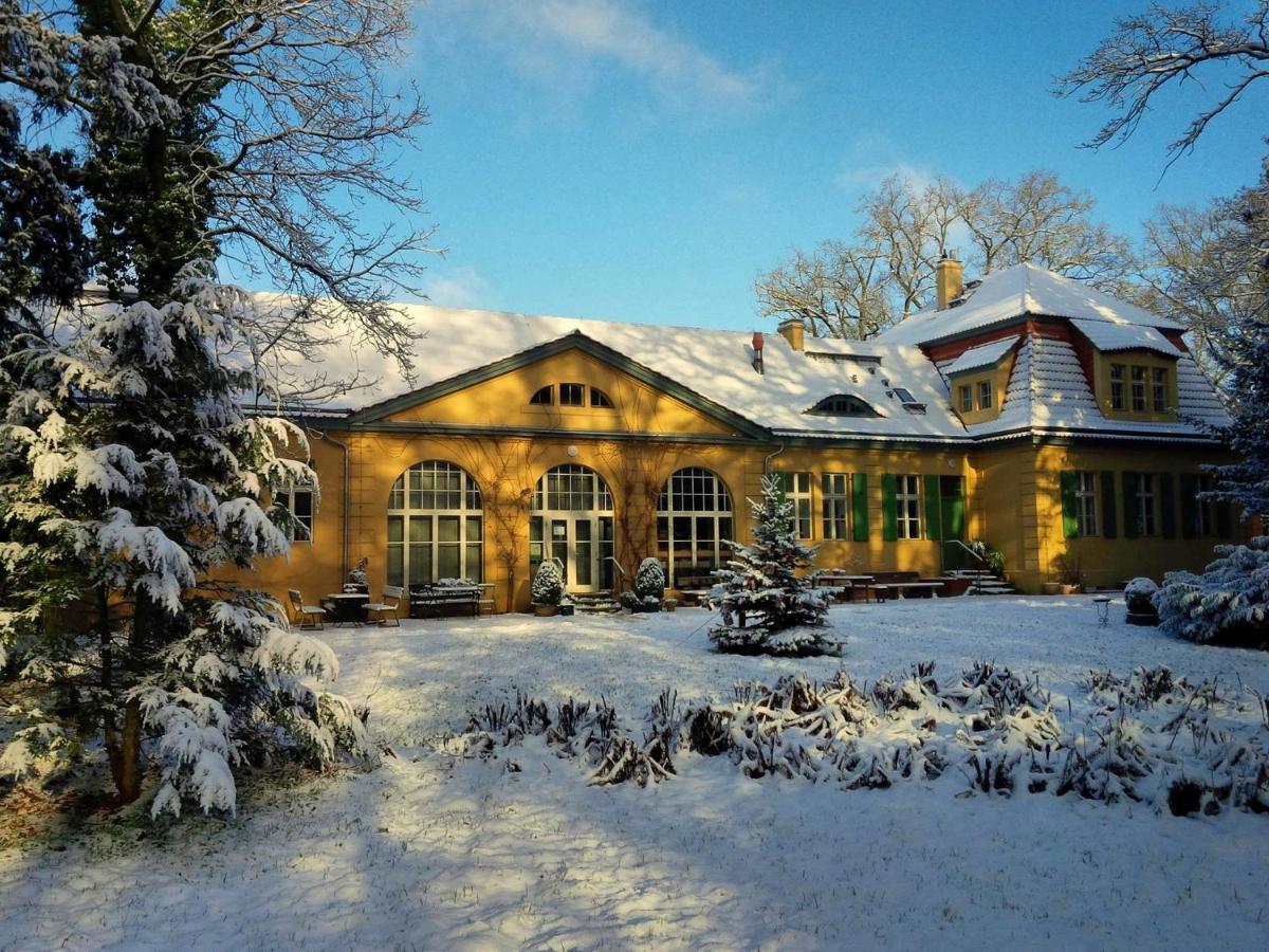 Kavaliershaus Krumke - Gaestehaus Im Schlosspark - Schluesselbox - Kein Tv Hotel Bagian luar foto