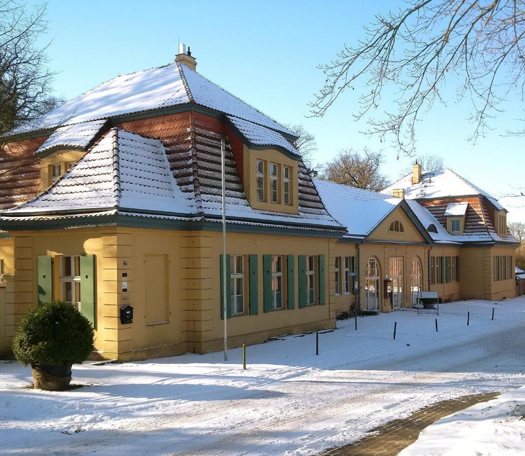 Kavaliershaus Krumke - Gaestehaus Im Schlosspark - Schluesselbox - Kein Tv Hotel Bagian luar foto