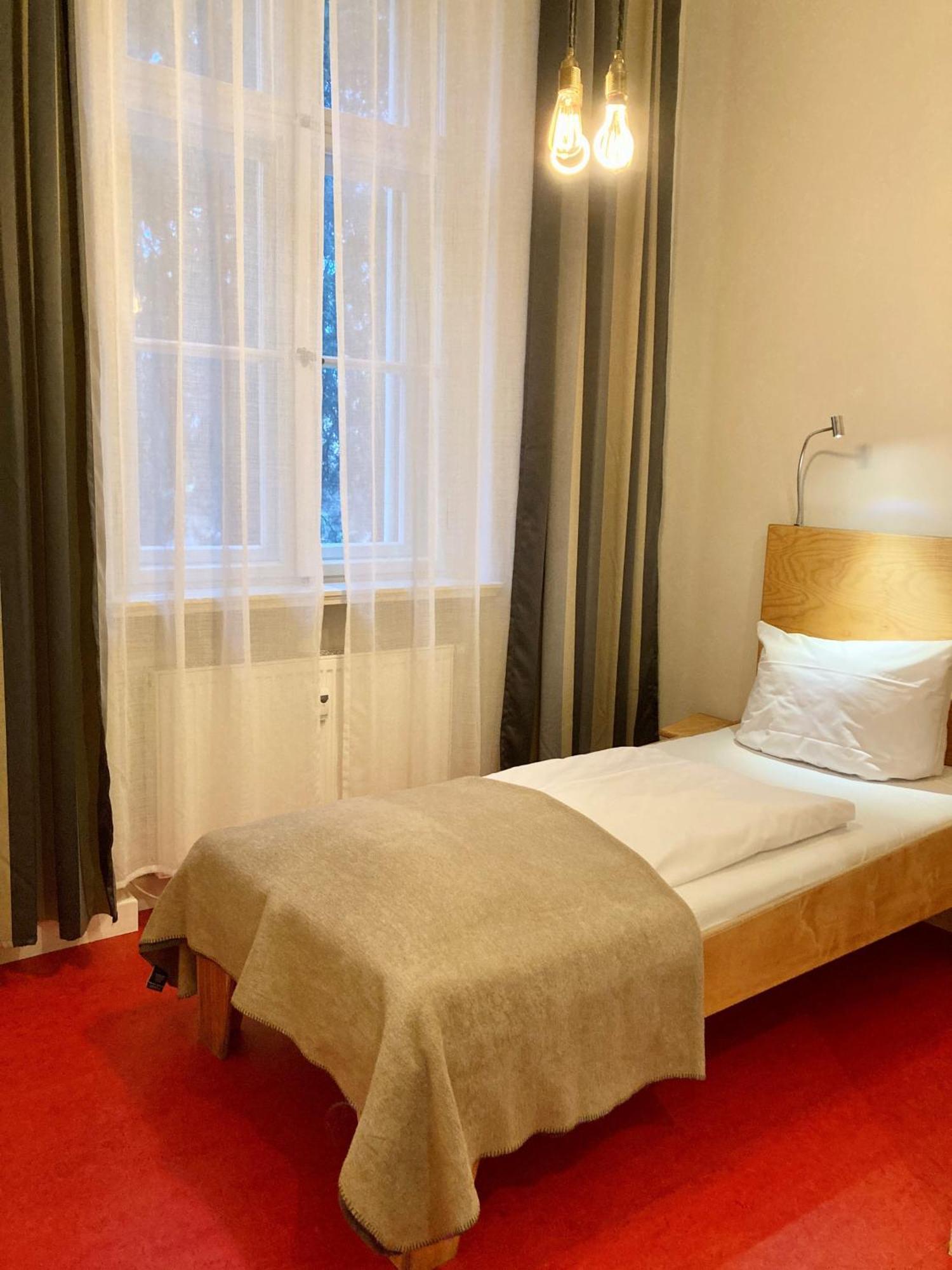 Kavaliershaus Krumke - Gaestehaus Im Schlosspark - Schluesselbox - Kein Tv Hotel Bagian luar foto