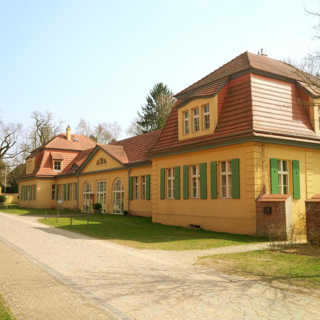 Kavaliershaus Krumke - Gaestehaus Im Schlosspark - Schluesselbox - Kein Tv Hotel Bagian luar foto